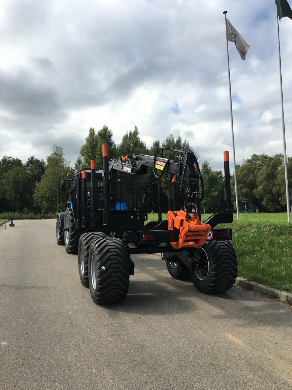 Полуприцеп лесотранспортный ТИГЕР 14 800 2WD